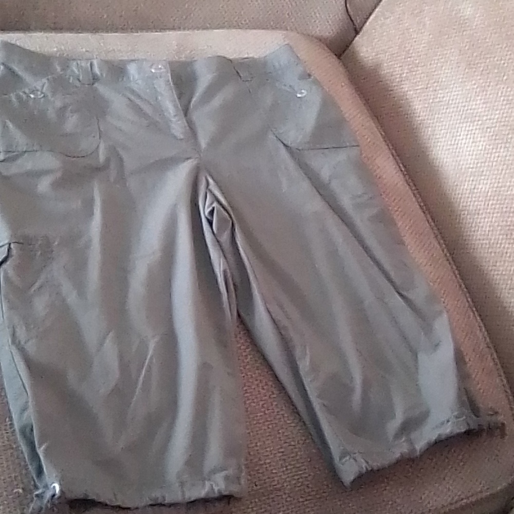 Karen Scott Green Capri Size 12
